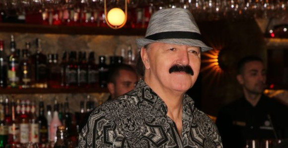 Džinoviću propala kafana u Parizu njegovom krivicom!
