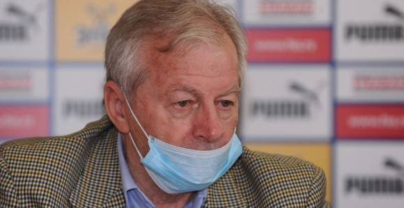 Legendarni fudbaler na respiratoru i u teškom stanju