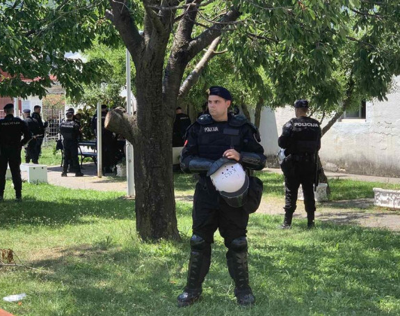 Totalni haos u Budvi: Policija hapsi vatrogasce VIDEO