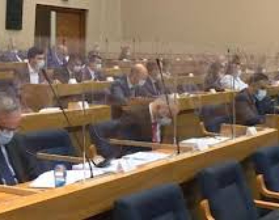 НСРС: Усвојена Декларација о заштити права СПЦ