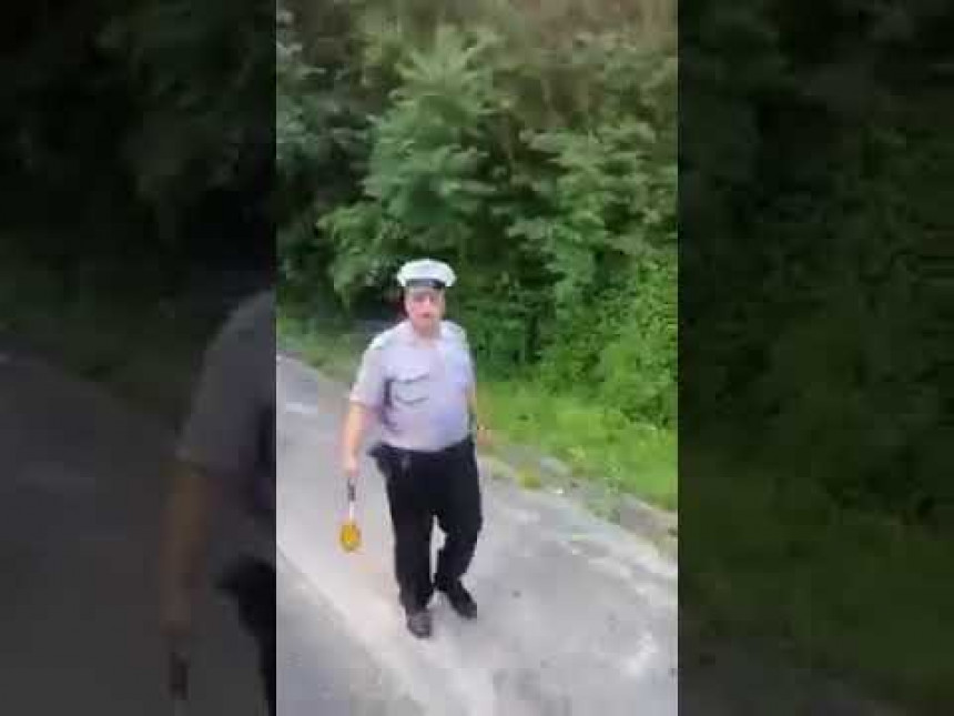 Verbalni sukob kod Konjica: Policajac pljunuo vozača VIDEO
