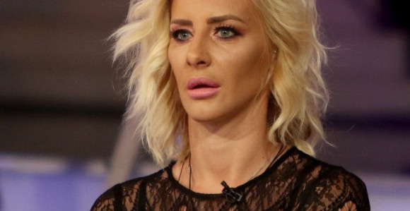 Milica prodaje svoju garederobu, potreban joj novac
