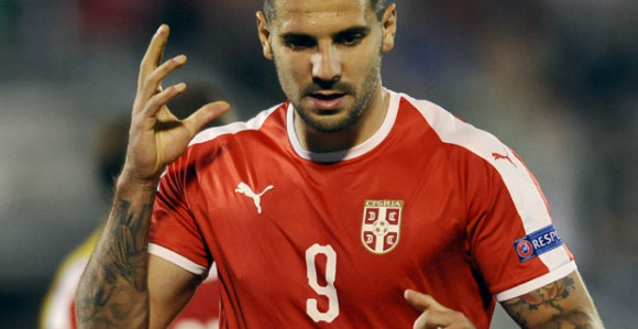 Mitrović nokautirao rivala, Englezi traže kaznu (VIDEO)