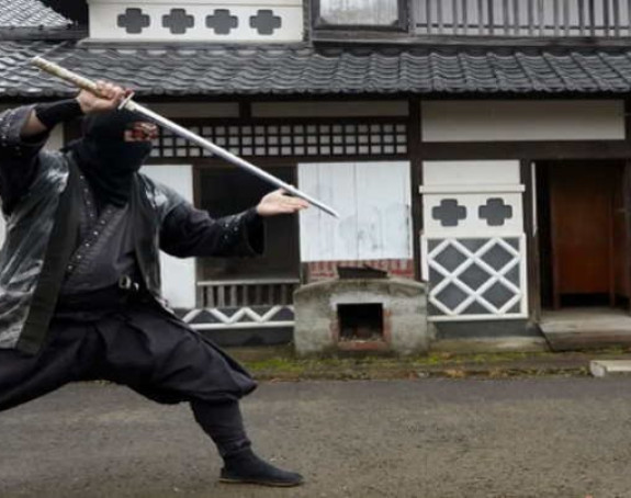 Јапански универзитет доделио прву диплому за студије о нинџама!