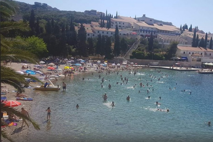 Zatvorene granice, pa more u Neumu vrvi od turista