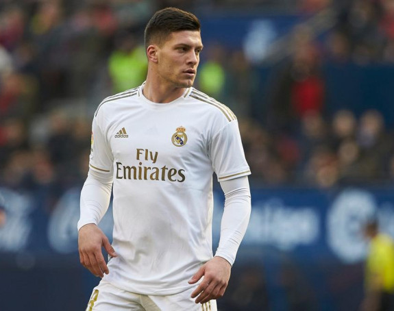 Mančester junajted želi Luku Jovića