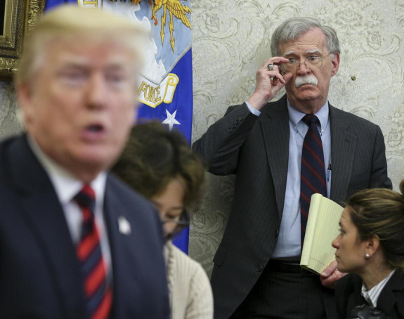 Bolton otkriva ko vrti Trampa oko malog prsta, nije Putin