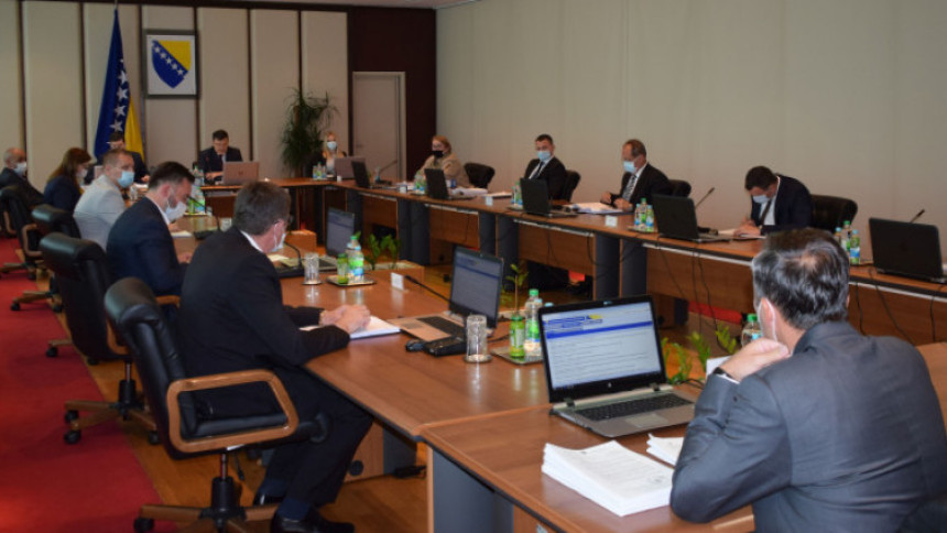 Bez imenovanja, na čekanju i izbor direktora SIPE