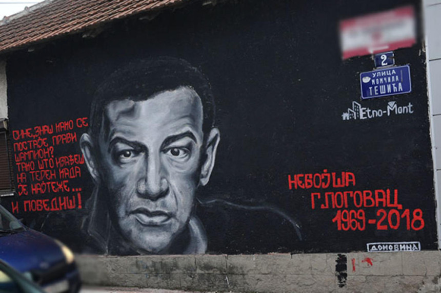 SRAMOTA: Prelepljen mural Nebojši Glogovcu u Užicu!