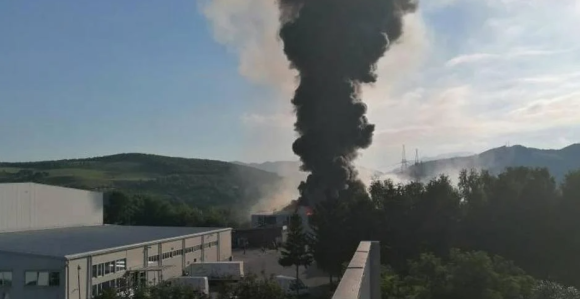 Veliki požar u Sarajevu: Gori hala u Rajlovcu