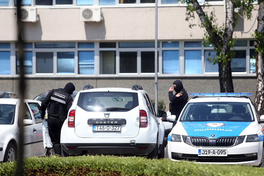 Banjaluka: Policija zatekla muškarce da se drogiraju