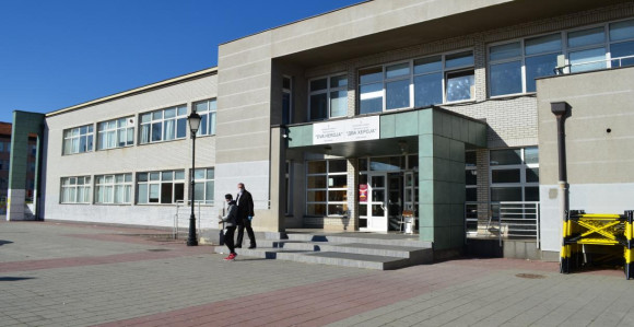 Zaraženi direktor bolnice u teškom stanju prebačen u BG