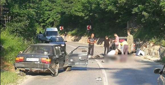 Težak udes kod Pala, saobraćaj zaustavljen