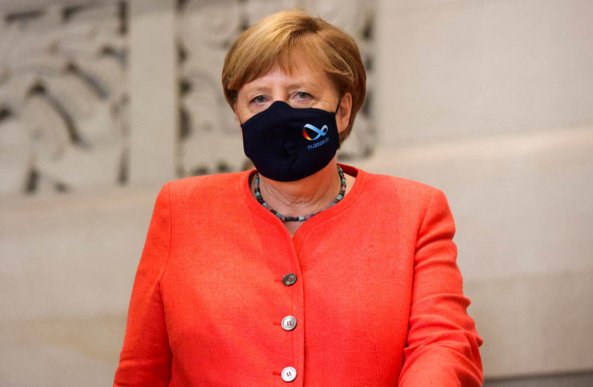 Merkel se pojavila u javnosti sa zaštitnom maskom
