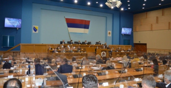 Ugradnja pleksiglasa u Skupštini koštala preko 10.000 KM