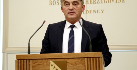 Dodik se uvijek koprca i na kraju sve potpiše