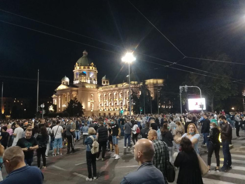 Beograd: Protest građana zbog najavljenih mjera