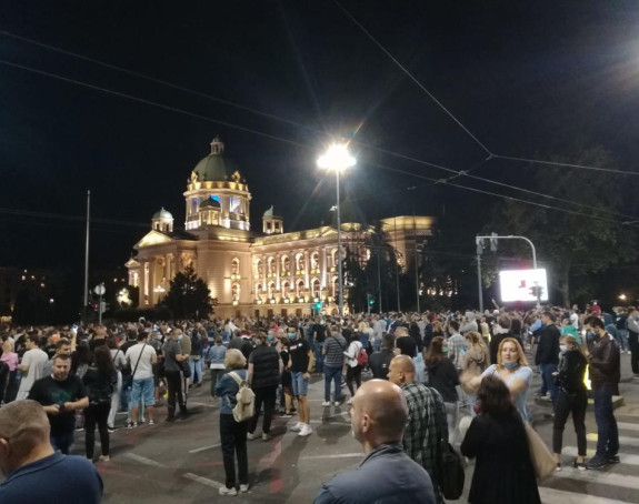 Beograd: Protest građana zbog najavljenih mjera