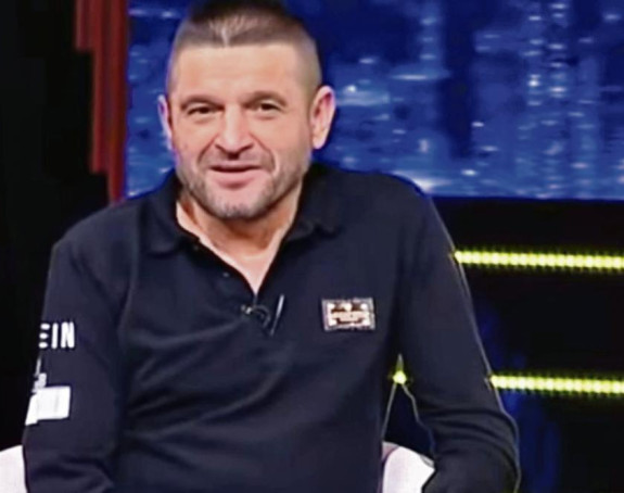 Baja Mali Knindža ima 3 ćerke i 3 sina, sinovi su maloletni ali su ćerke prave lepotice!