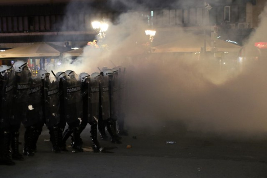 Hitna: Zbrinuto 19 policajaca i 17 demonstranata