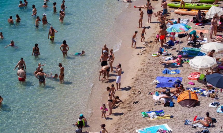 Zabrinutost: Porast zaraze dolaskom turista u Grčkoj