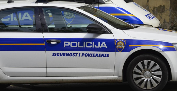 Starac prepakivao kokain u stanu, pa ga preprodavao