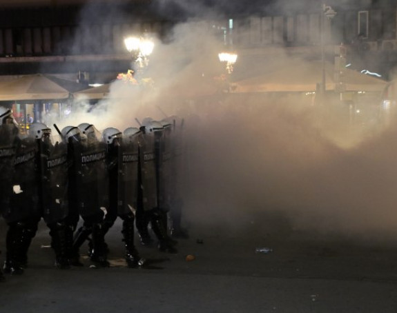 Хитна: Збринуто 19 полицајаца и 17 демонстраната