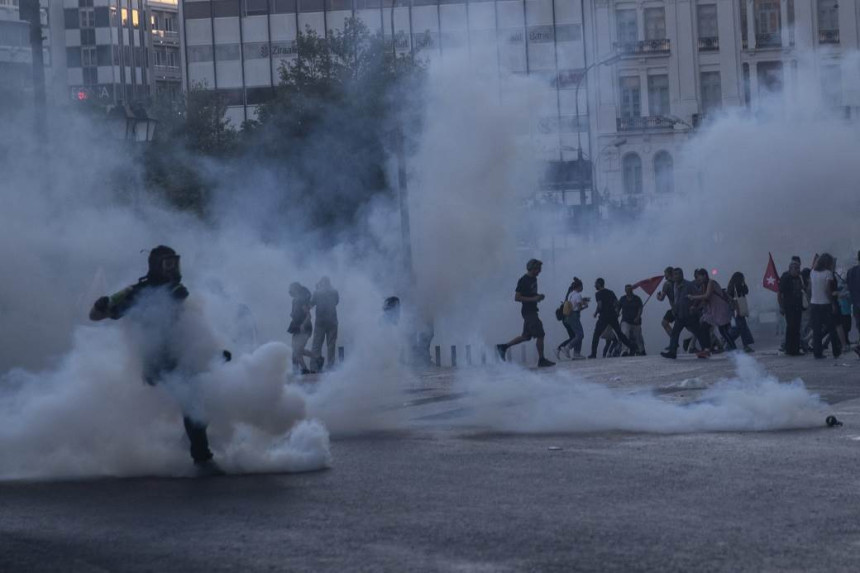 Grčka ključa: Demonstranti sinoć ispred Parlamenta