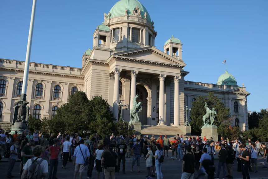 U Beogradu novo okupljanje, jedan mladić uhapšen