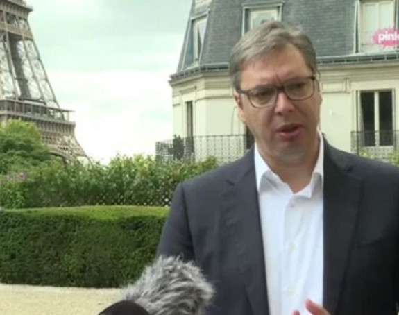 Vučić iz Pariza: Konačno su pale maske