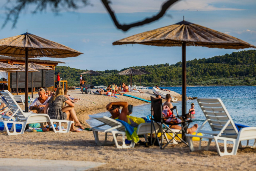 U Hrvatskoj oko 16.000 turista iz Srbije i BiH