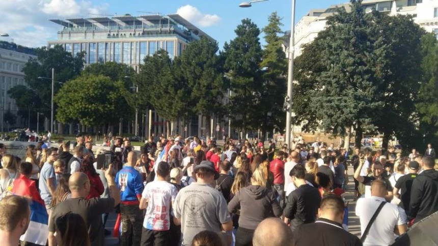 Protest Srba u Beču "protiv" korone, za KiM...