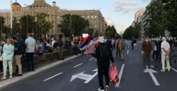 Mirni protesti u više gradova Srbije