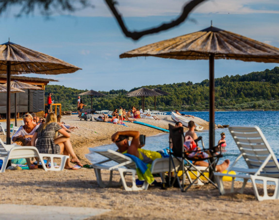 U Hrvatskoj oko 16.000 turista iz Srbije i BiH