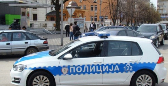 Бијељина: Пијани возач и сувозач напали полицајце