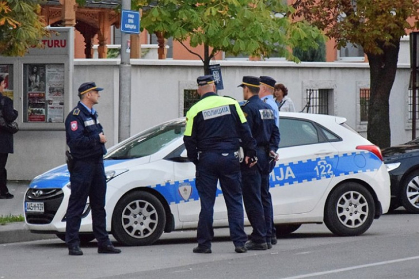 Бијељина: Мушкарац са три потјернице напао полицајце