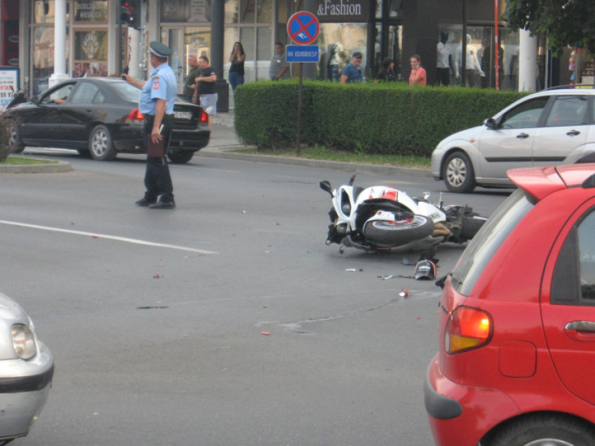 Saobraćajka u centru Bijeljine, jedno lice povrijeđeno