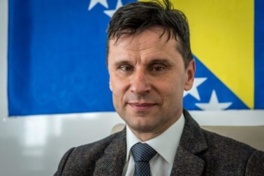 Premijer FBiH Fadil Novalić sa upalom pluća u bolnici