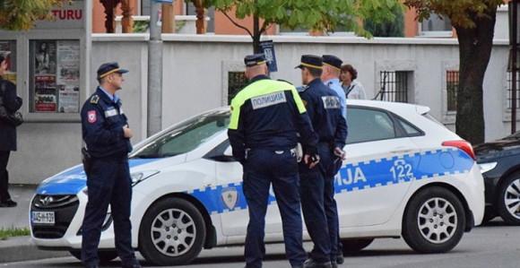 Bijeljina: Muškarac sa tri potjernice napao policajce