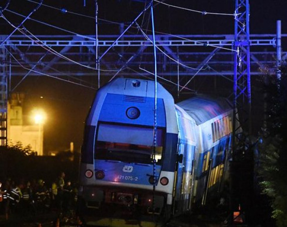 Povrijeđeno više od 60 osoba u sudaru dva voza kod Praga