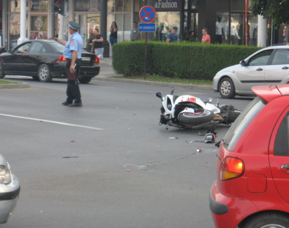 Saobraćajka u centru Bijeljine, jedno lice povrijeđeno