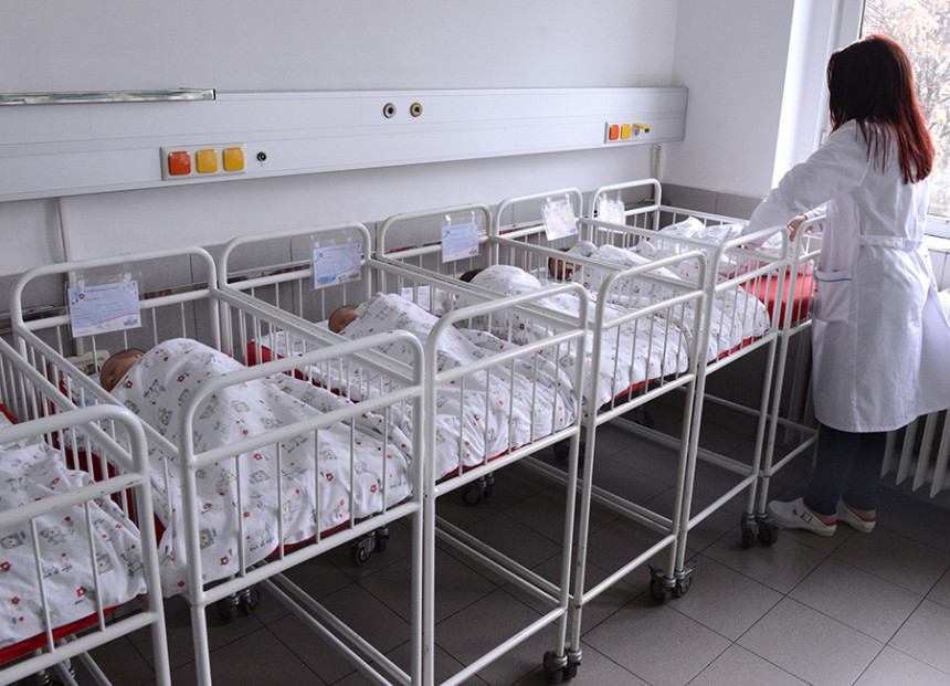 Од почетка године у УКЦ-у рођено је 1.629 беба