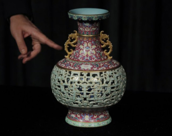 Žena platila vazu 56 dolara, pola veka kasnije na aukciji prodata za 9 miliona!