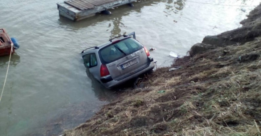 Automobil sletio u Lim, potraga za dječakom