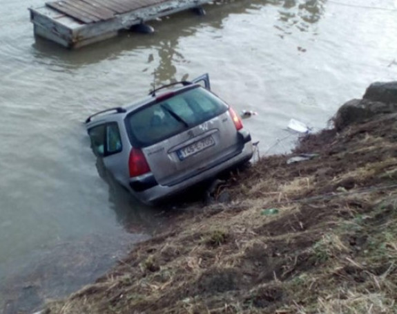 Automobil sletio u Lim, potraga za dječakom