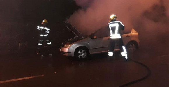 Gorio automobil u Banjaluci, u toku istraga