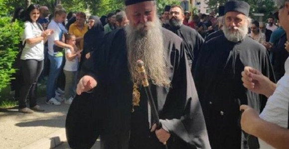 Nema povjerenja, politika je ušla u medicinu