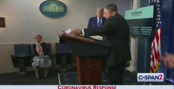 Tramp: “Nećemo nametati maske jer virus nestaje”