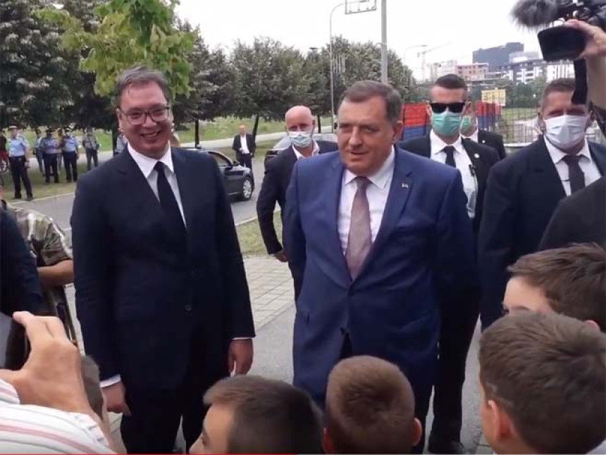 Vučić pitao djecu u Banjaluci za koga navijaju