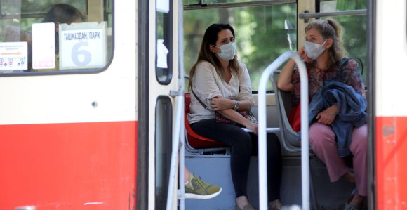 Da li virus korona ostaje na kosi, cipelama, odjeći...